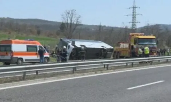 Accident groaznic pe autostradă în Bulgaria: 10 oameni au murit, 20 de răniți