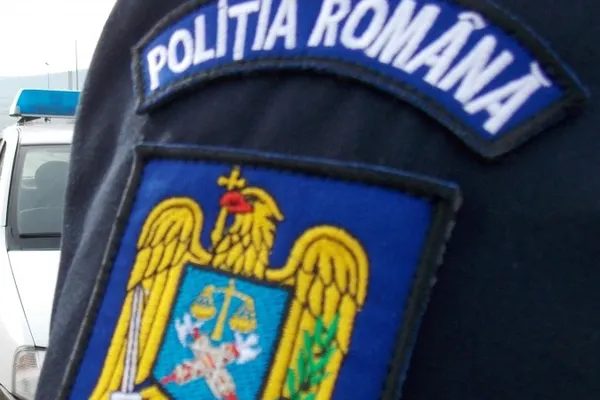 Produse contrafăcute, în valoare de sute de mii de lei, descoperite de polițiști. Ce au confiscat oamenii legii și de unde proveneau mărfurile