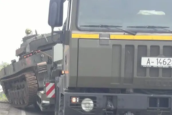Tanc răsturnat în judeţul Prahova. Traficul este restricţionat. Imagini de la locul accidentului