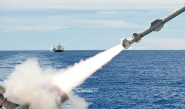 Peste 100 de rachete au lovit Siria. Rusia susține că multe au fost interceptate