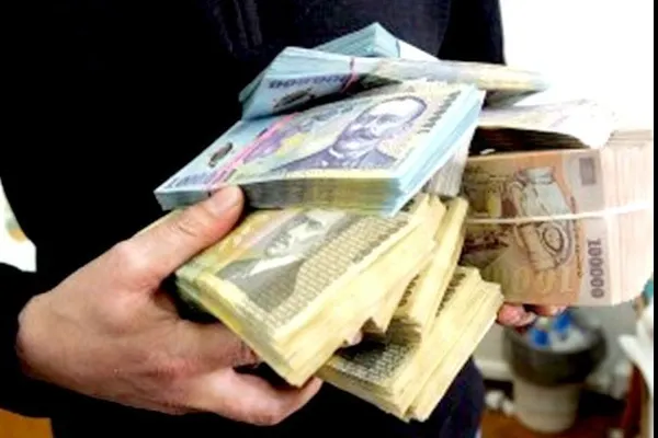 Guvernul rostogolește datoriile și se împrumută pentru salarii și pensii