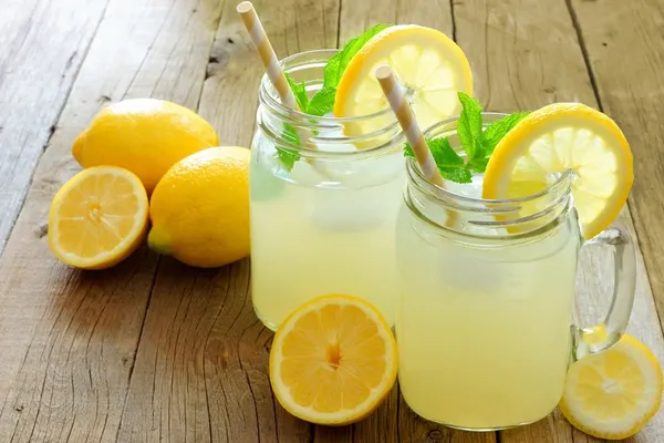 Canicula ne bate la ușă! Cele mai bune alimente pe care trebuie să le consumi atunci când e foarte cald