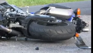 Accident rutier în sudul țării: o tânără motociclistă, rănită