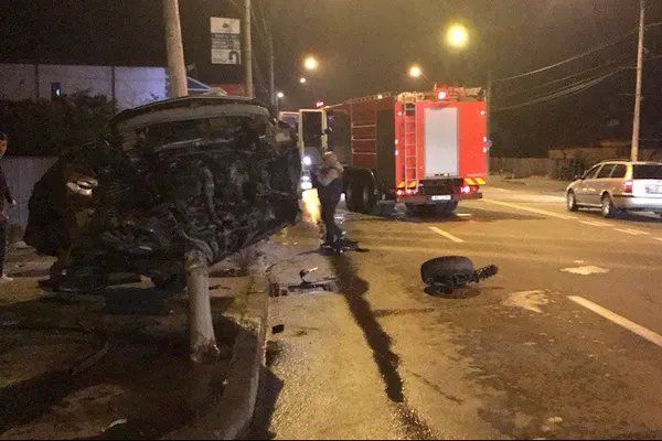 Accident incredibil, maşina făcută praf, şoferul nevătămat