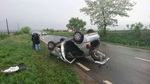 Un medic a fost rănit într-un accident rutier, pe drumul dinspre Botoșani