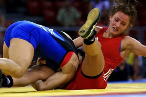 Campionatele Europene de lupte din Rusia. România, o medalie de argint, joi