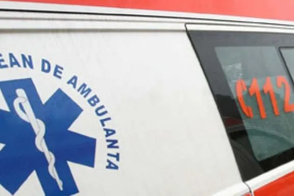 Maşina unei profesoare, spulberată într-un grav accident. Femeia ducea elevii acasă: 3 victime