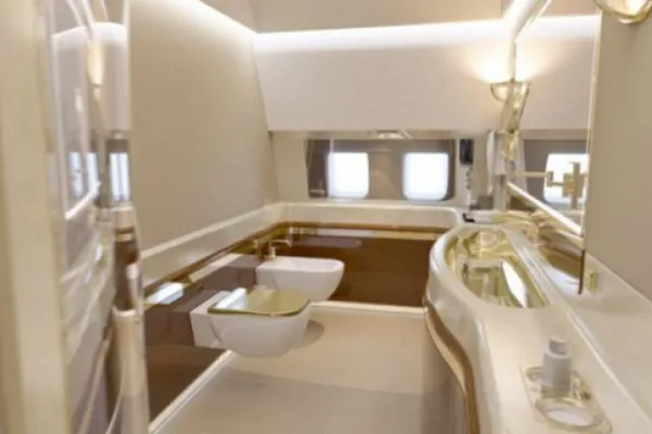 Cum arată avionul lui Putin. Lux de şeic saudit pentru liderul de la Kremlin