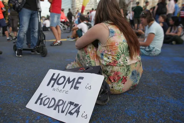 Noi proteste în Piaţa Victoriei, faţă de decizia CCR (VIDEO)
