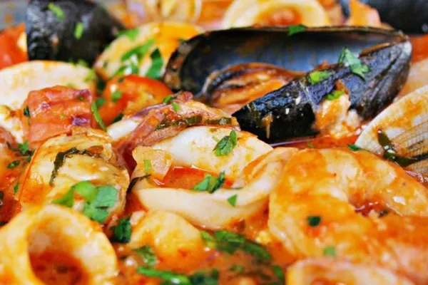 Cum recunoşti un restaurant unde mâncarea vine congelată. Tot ce trebuie să ştii