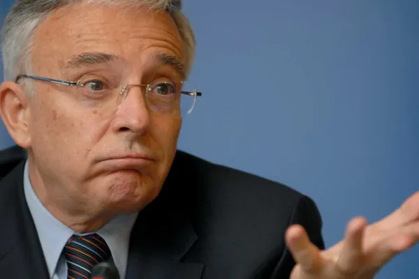 Mugur Isărescu: imagini inedite din podgoria de la Drăgăşani a guvernatorului BNR