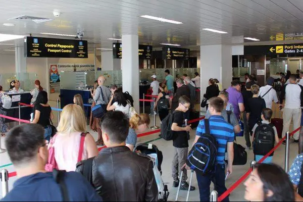 Haos pe aeroportul Otopeni. Sute de pasageri aşteaptă de ore întregi. Grevă în Italia