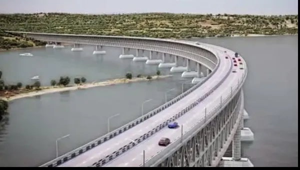Război Ucraina. Rusia are probleme cu aprovizionarea trupelor prin Crimeea - Cozi uriașe la intrarea pe podul Kerci