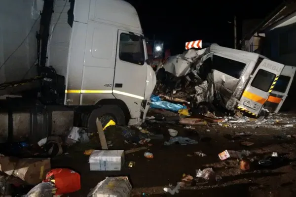 Accident grav pe DN2: Un mort şi doi răniţi