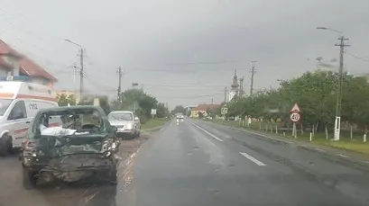 O fetiță de 9 ani și o femeie au fost rănite în urma unui accident rutier