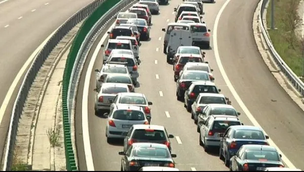 AGLOMERAŢIE pe Autostrada Soarelui din cauza unui accident în lanţ. Circulaţie restricţionată