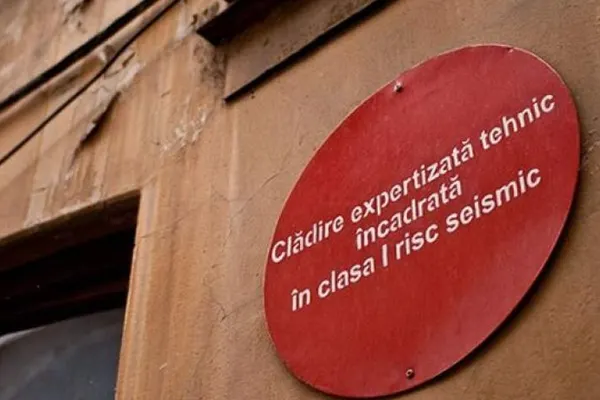 Cel puțin două blocuri mari cu risc seismic ar urma să intre într-un program de consolidare. "Greaua moștenire" pe care o acuză Nicușor Dan