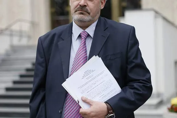 "Strategul" campaniei "Halep huiduită",  supus cu sfinţenie lui Dragnea