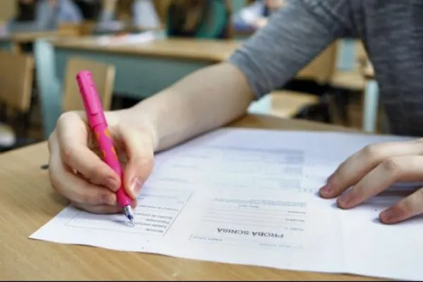PERLE BAC ROMÂNĂ 2018. Cele mai amuzante perle de la BACALAUREAT 2018