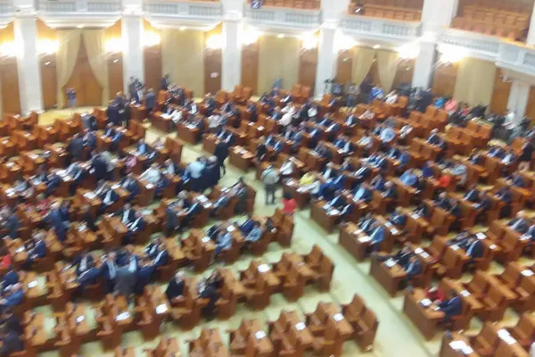 Ziua moțiunii. Unde s-au blocat negocierile dintre PNL și Ponta. Care ar fi miza pentru UDMR