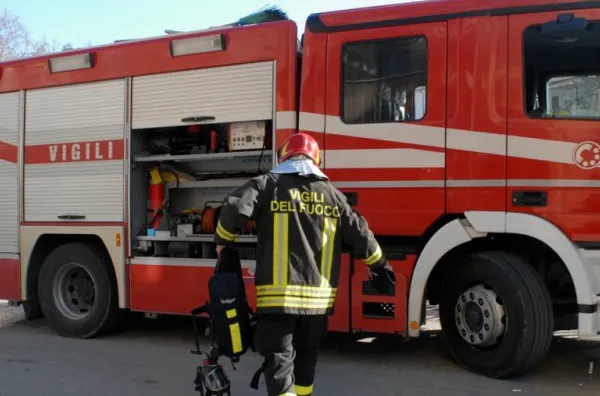 Panică în Italia! Un român a provocat un incendiu în blocul în care locuiește