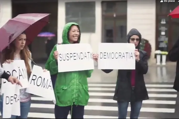 Protest pe trecerea de pietoni față de Guvernul Dăncilă