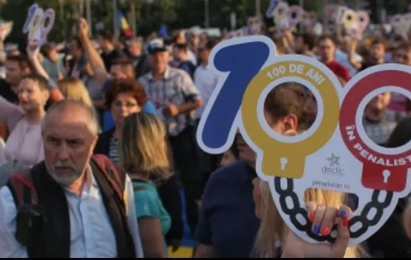 Proteste în Piața Victoriei şi în ţară. Românii apără democraţia în stradă: "România, trezeşte-te!"