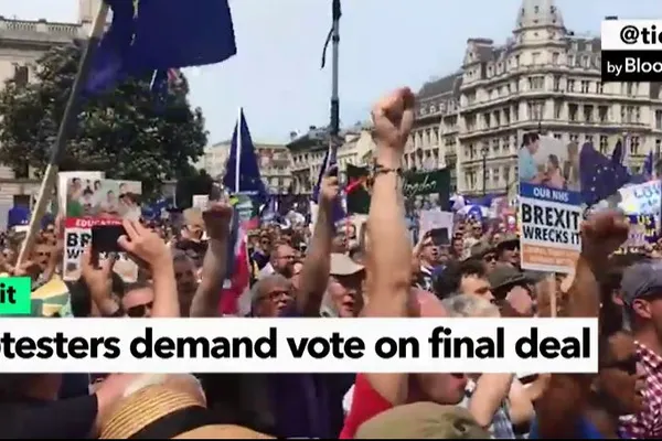 Proteste la Londra. Zeci de mii de britanici cer un nou referendum pe tema BREXIT