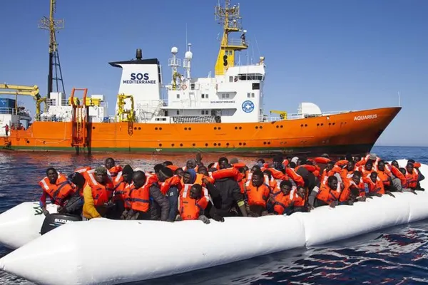Noul guvern de la Roma refuză acostarea unei nave cu migranți salvați de pe mare
