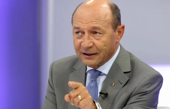 Băsescu cere un alt guvern: "condus de PSD, dar liber de influenţa lui Dragnea şi Vâlcov"