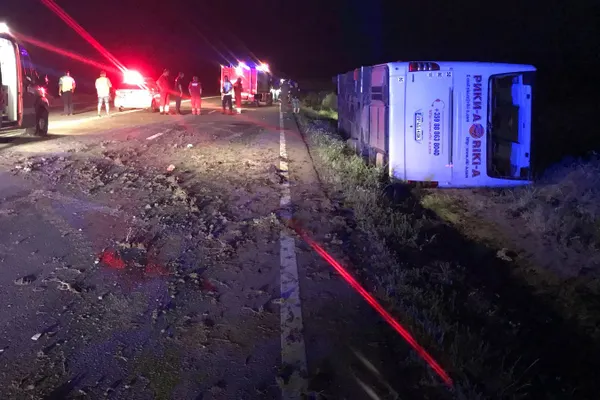 Accident grav în Constanţa: Un autocar cu 60 de persoane, între care 49 de copii, s-a răsturnat