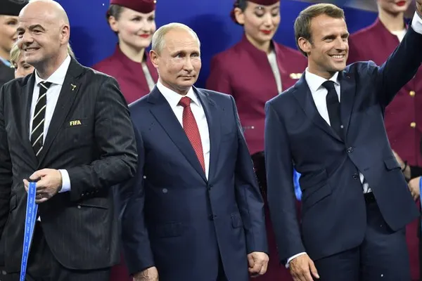 În vreme ce Trump tună și fulgeră, Putin curtează Europa. Lecția de diplomație de la Kremlin