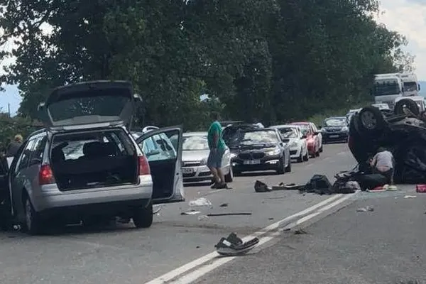 TRAGEDIE pe şoselele din România. O persoană a murit şi şase au fost rănite într-un accident rutier