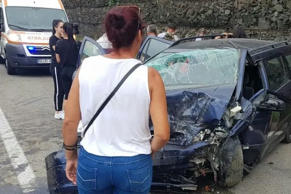 Accident teribil pe Valea Oltului: 8 răniţi, între care un copil de un an