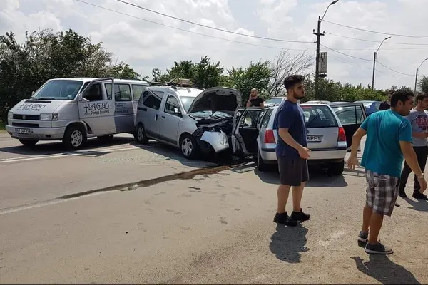Accident cu trei maşini şi patru victime între Galaţi şi Brăila