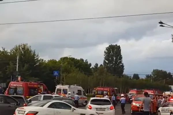 Grav accident în Bucureşti, un autoturism a lovit pietonii