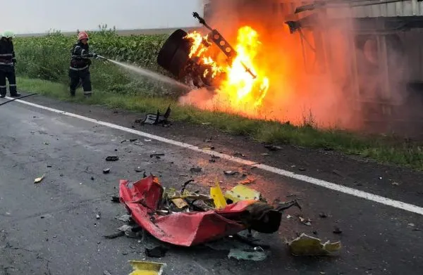 Accident mortal între un TIR şi o maşină
