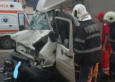 Accident rutier cu trei victime, la Gura Humorului, o persoană încarcerată