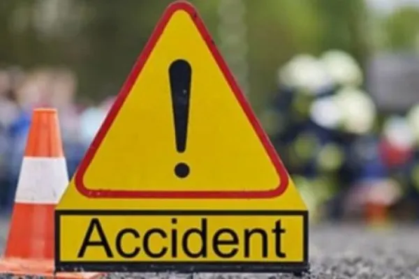 Accident cumplit în Bistriţa între un autobuz şi un autoturism. Trei persoane, rănite
