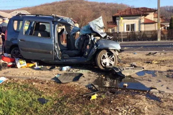 Tragedie în Buzău: mamă şi fiu, implicaţi într-un grav accident rutier