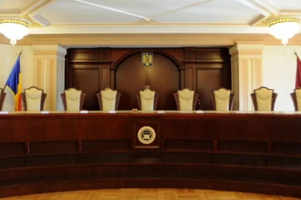 Grupul civic #Rezistența atacă CCR: Mandatul unui judecător ar fi expirat