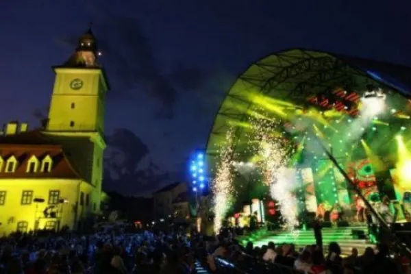 Cerbul de Aur 2019: Laura Bretan şi Ester Peony, moment inedit pe scenă