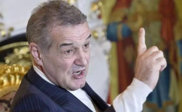 Maşina lui Gigi Becali, la un pas de accident în Capitală. Merge pe constrasens, nu dă prioritate...