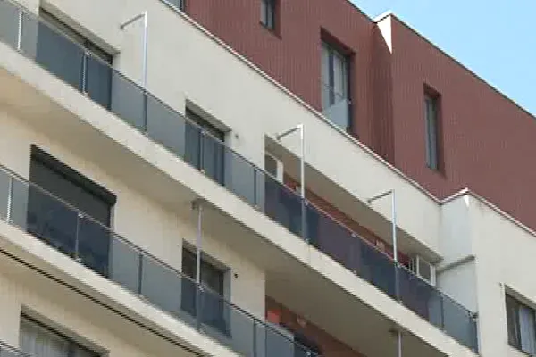 Piața imobiliară s-a prăbușit după impunerea măsurilor de austeritate ale guvernului Bolojan. Date oficiale confirmă declinul