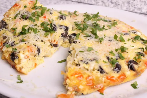 Omletă ca la restaurant la tine acasă. Ingredientele surpriză pentru un plus de arome