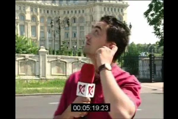 Avioane supersonice au survolat Bucureștiul. Reporterul Realitatea TV era în "LIVE"
