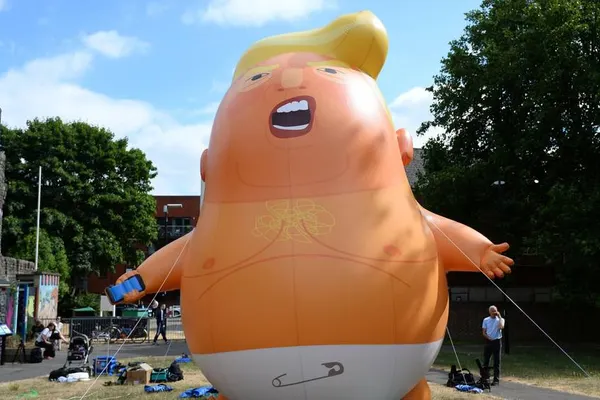 Donald Trump evită Londra. Zeci de mii de oameni așteptați la protestele împotriva politicilor sale