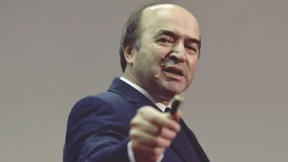 Tudorel Toader trimite comunicate pe Facebook, din restaurant. Ce a dezvăluit ministrul