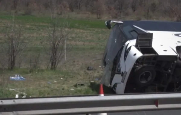 Demisii în lanț în urma accidentului de autocar din Bulgaria, în care au murit 17 oameni