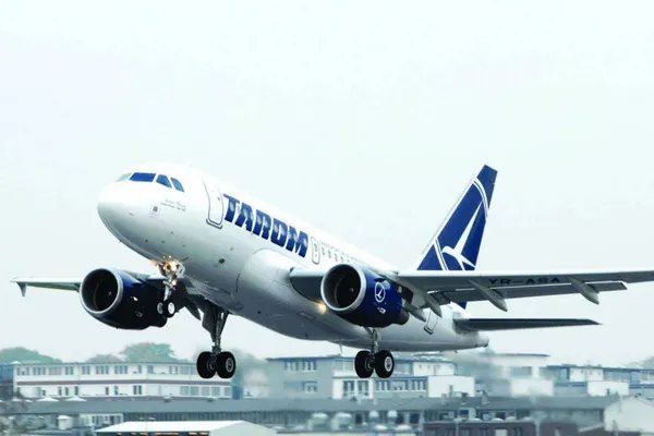 TAROM, compania salvată de guvern, ar putea intra pe profit în 4-5 ani. Anunțul ministrului Transporturilor